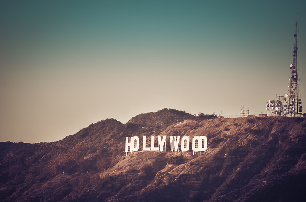 Uma das versões do letreiro de Hollywood foi a leilão