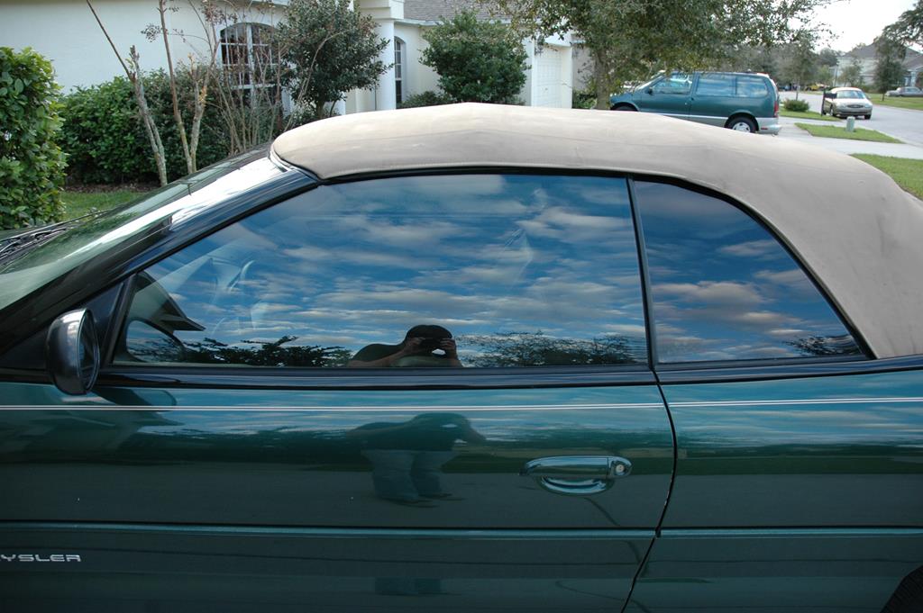 insufilm é uma película colocada nos vidros dos automóveis para escurecê-los