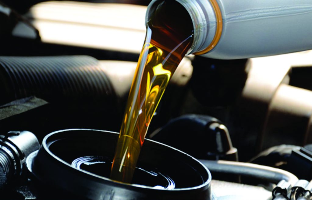A melhor forma de se prevenir contra o vazamento de óleo é encontrar um mecânico para fazer a revisão de seu carro.