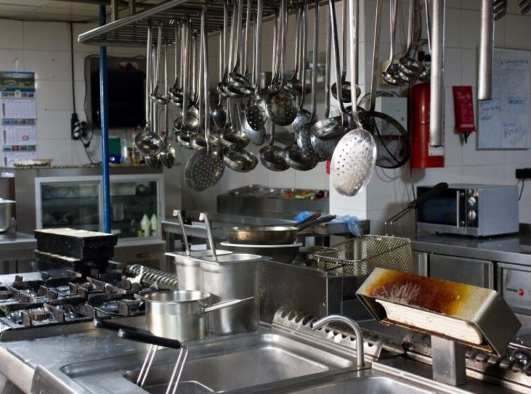 Ki Frio realiza leilão de Itens para restaurantes e cozinha industrial com lances a partir de R$ 300!￼