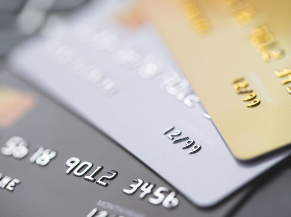 Cartão de crédito: Os documentos solicitados serão usados para uma análise de perfil do consumidor e definição de limite de cartão de crédito. Isso, considerando que o cartão funciona como um empréstimo que é concedido por uma instituição financeira.